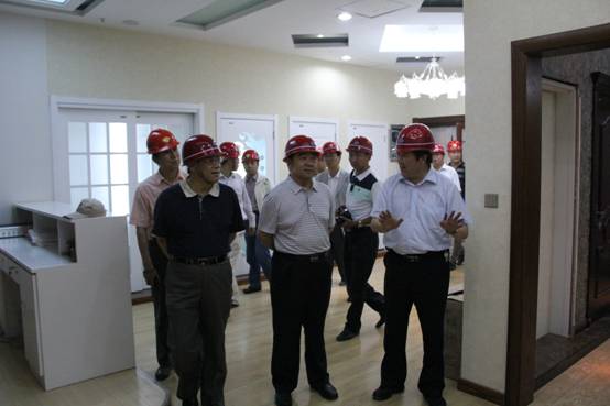 青海省經(jīng)濟(jì)委員會(huì)黨組書記、主任，省國資委  黨委副書記、副主任吳海昆實(shí)地考察物產(chǎn)集團(tuán)重點(diǎn)項(xiàng)目