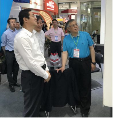 省委常委、西寧市委書(shū)記王曉蒞臨第十九屆青洽會(huì)青海物產(chǎn)展位參觀